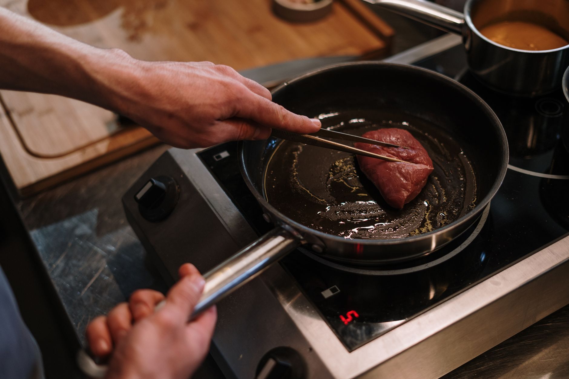 Lauk Mudah untuk Bujang yang Masak Sendiri Buat Kali Pertama: Tips dan Resipi